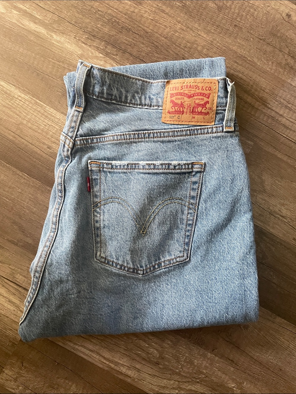 Levi's Women’s Light Wash Straight Jeans